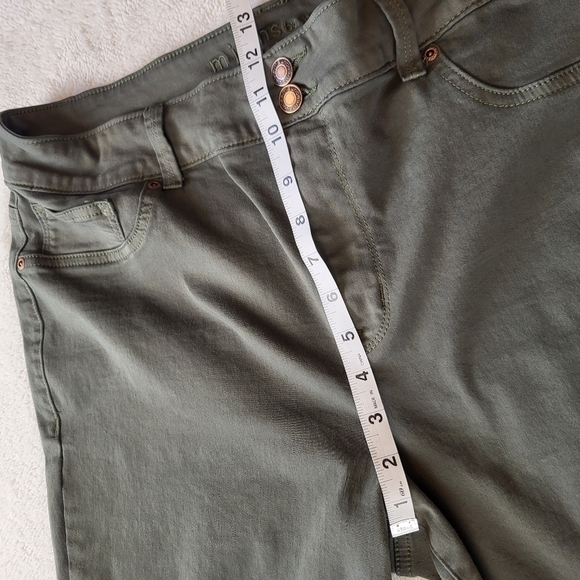 M Jeans by Maurices High Rise Women's Size XL Reg Olive Green Skinny - Picture 7 of 8